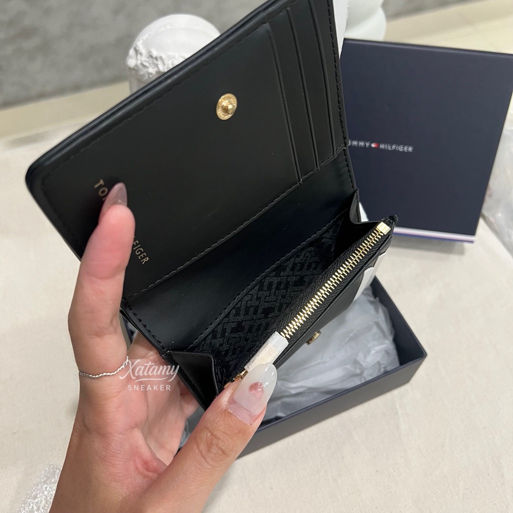 Ví Tommy Hilfiger Women's TH Heritage Slim Med Wallet Black AW16916 001