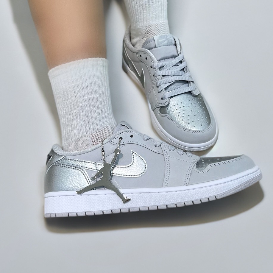 Jordan 1 Retro Low OG Metallic Silver CZ0709 002