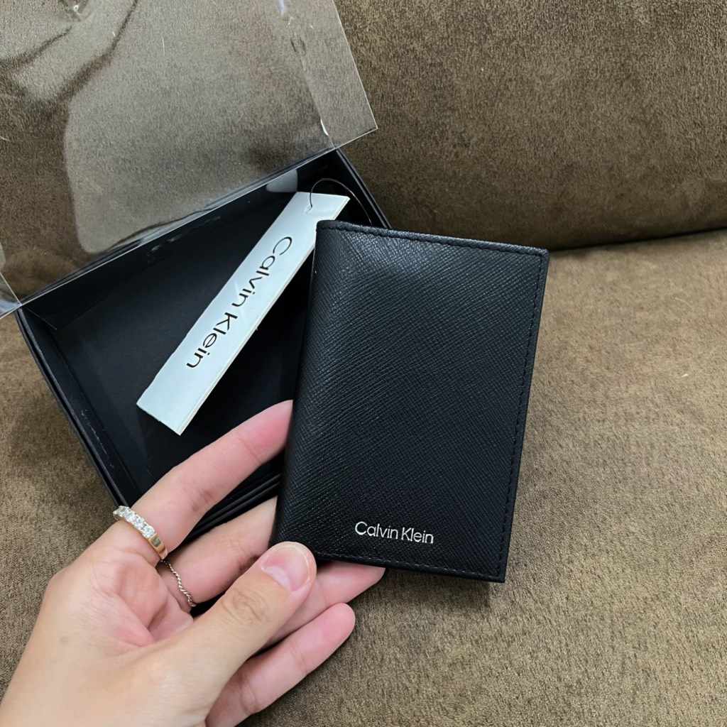 Ví Calvin Klein Refined Saffiano Compact Bifold Wallet Black 4D1015G 001