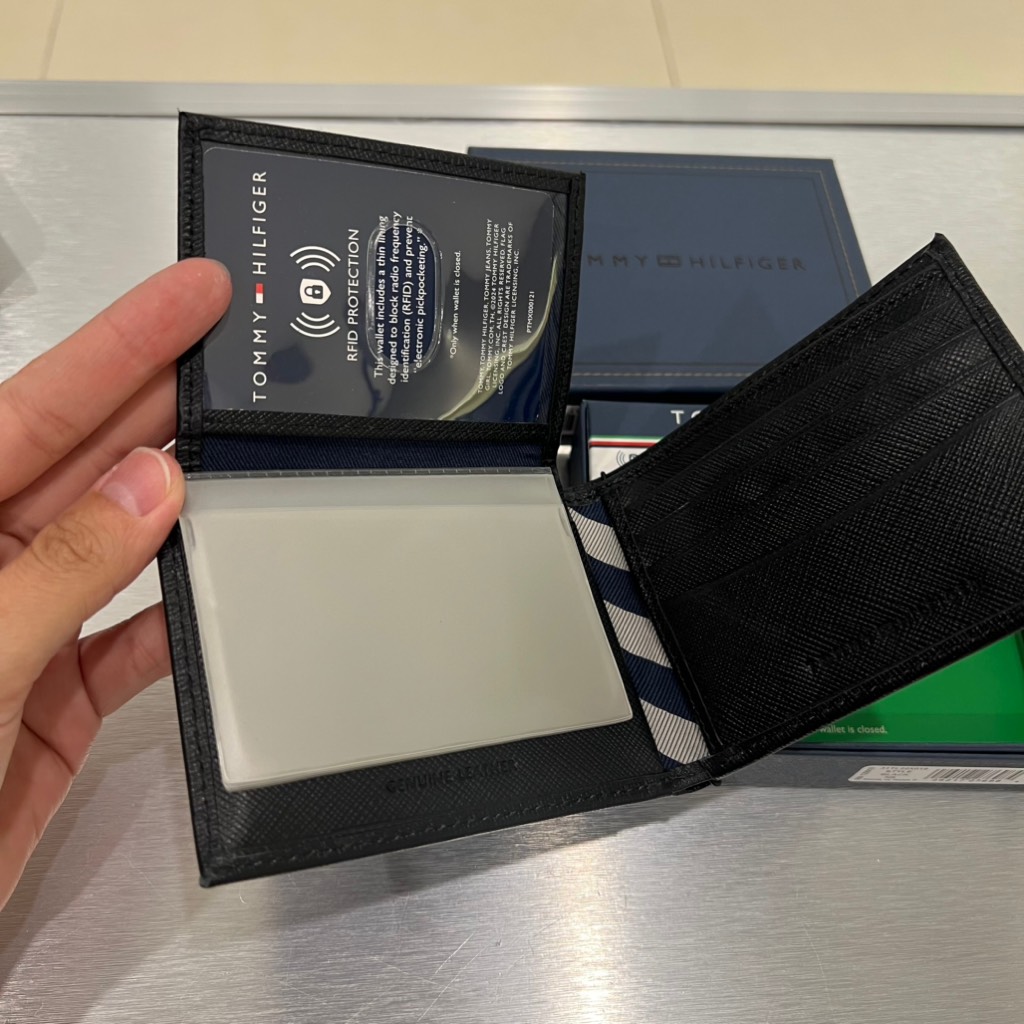 Ví Tommy Hilfiger Leather Credit Card Id Passcase Wallet Billfold Black 31TL22X019