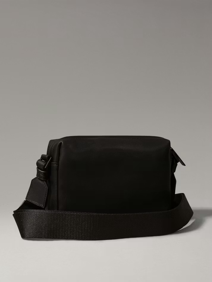 Túi Calvin Klein Logo Crossbody Camera Bag Black 4D3088G 001