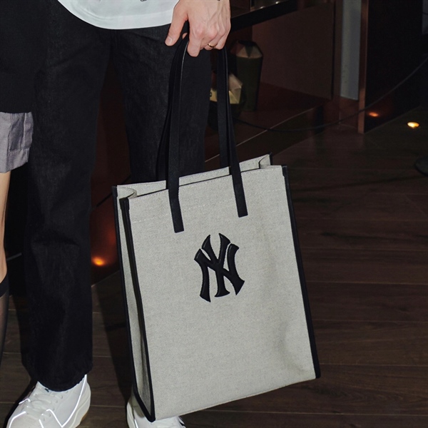 Túi Tote MLB Basic Canvas Vertical NY 3AORM033N-50BKS