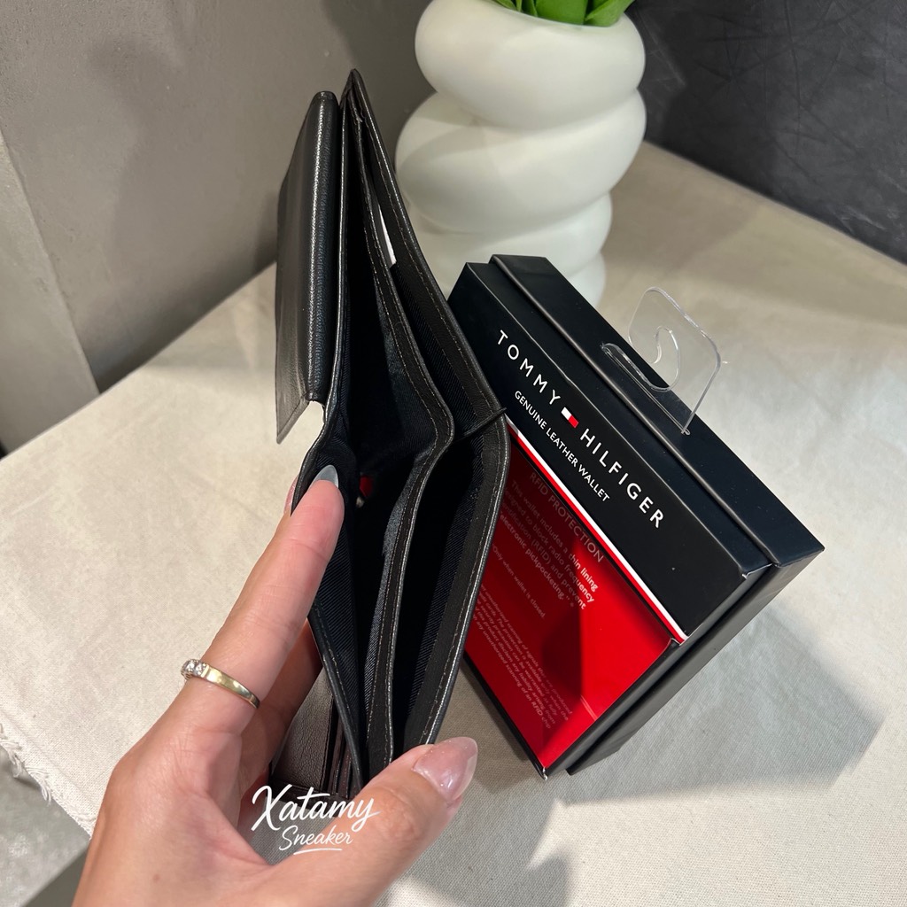 Ví Tommy Hilfiger Men's Pebbled Leather Bifold Wallet Brown 31TL220094