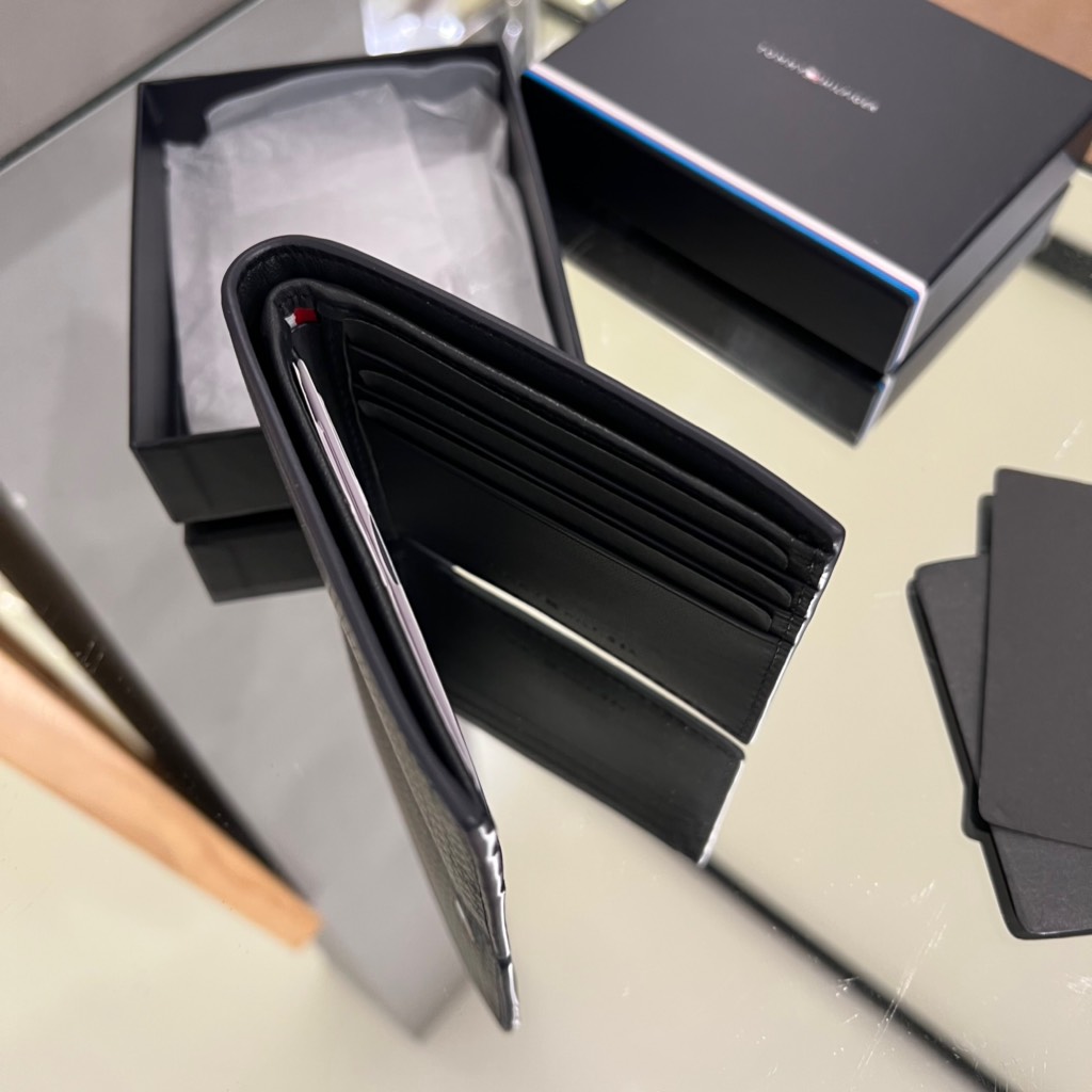 Ví Tommy Hilfiger Men's Allover Flag Logo Leather Bifold Wallet Space Blue AM14241 400