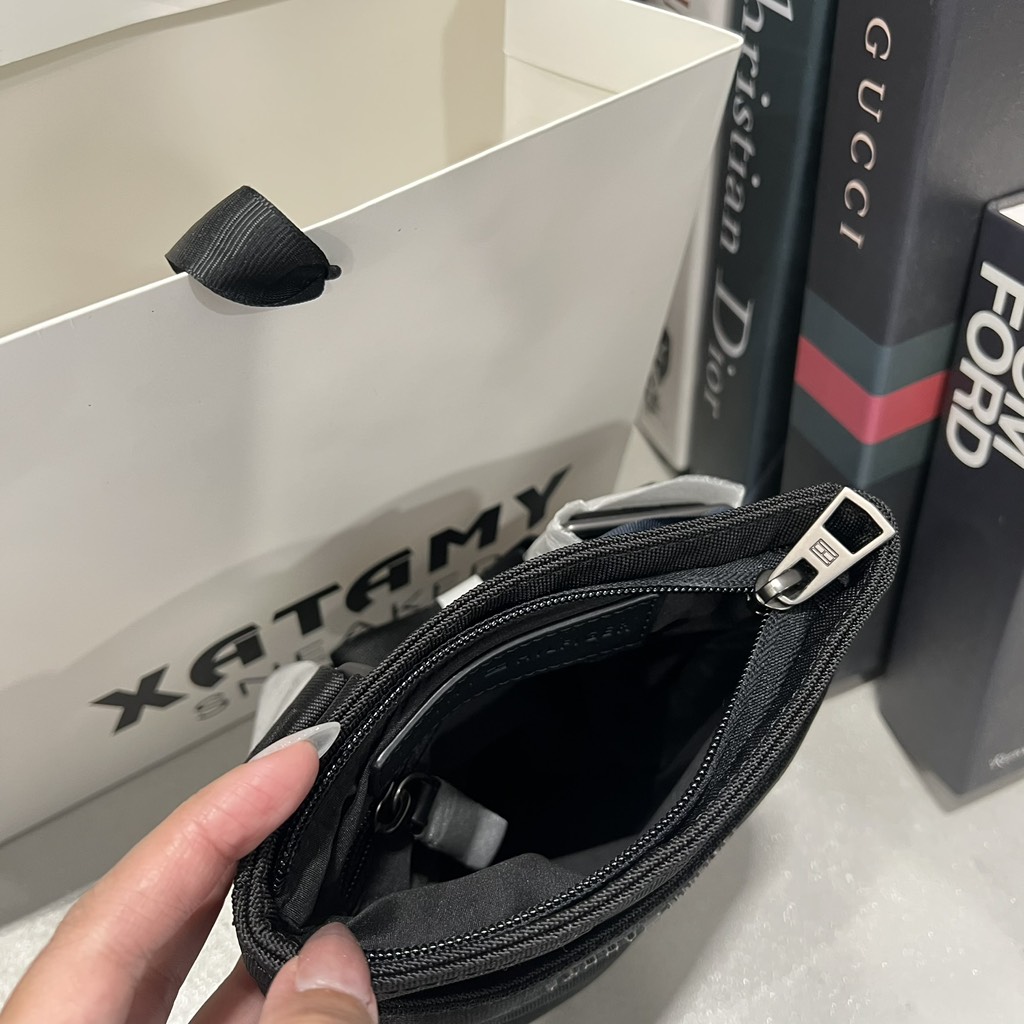 Túi Tommy Hilfiger Nylon Travel Mini Crossover Black AM13473 001