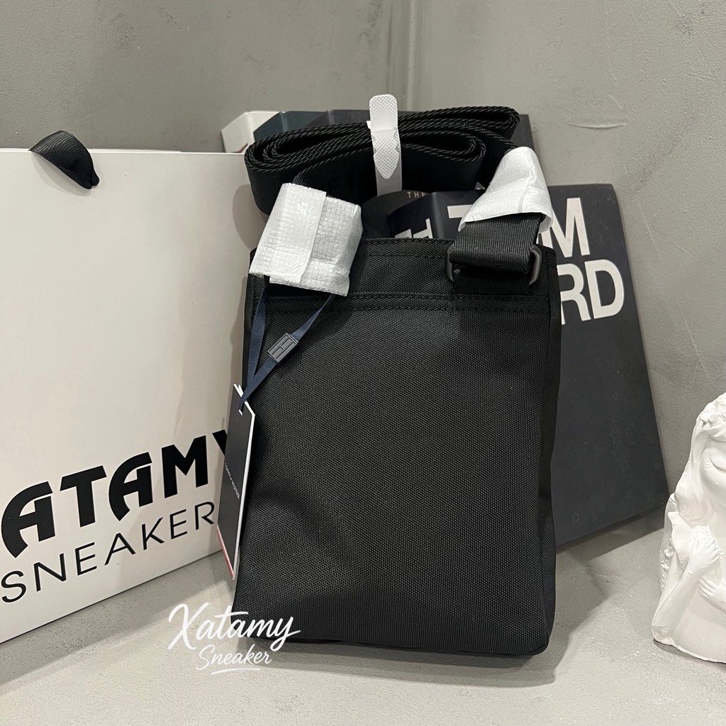 Túi Tommy Hilfiger Nylon Travel Mini Crossover Black AM13473 001