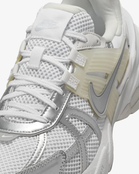 Nike V2K Run ‘Metallic Silver’ FD0736 104