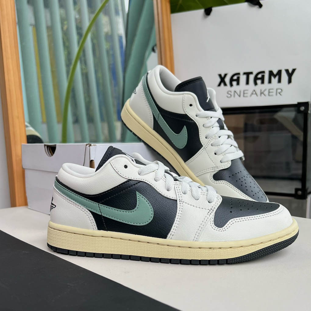 Jordan 1 Low Jade Smoke DC0774 001