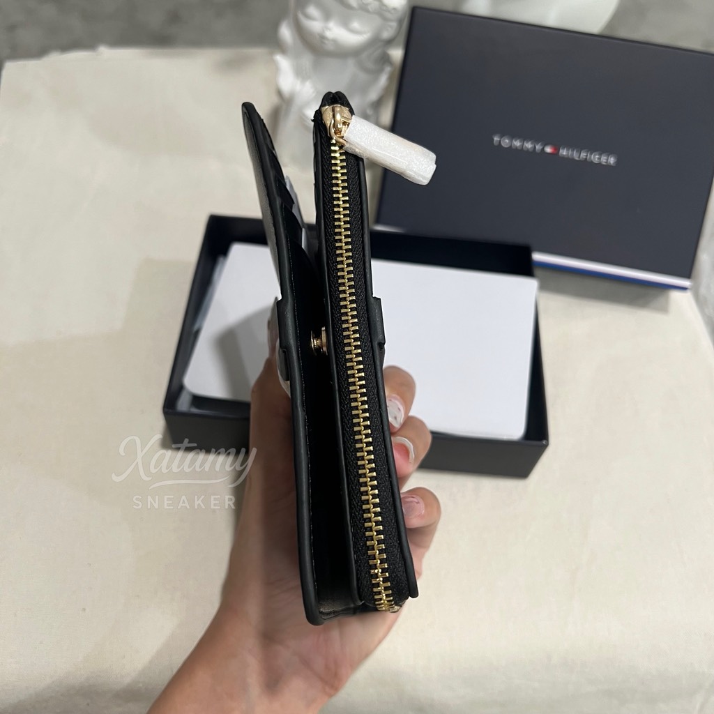 Ví Tommy Hilfiger Women's TH Libre Bifold Black AW17752 001