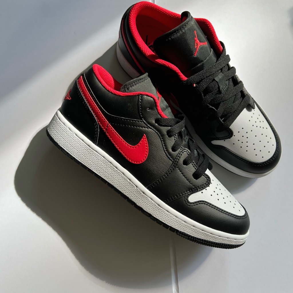 Jordan 1 LOW Black Fire Red 553558 063