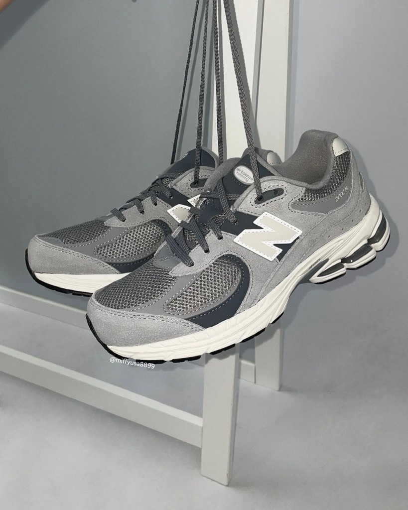 New Balance 2002 Grey GC2002ST