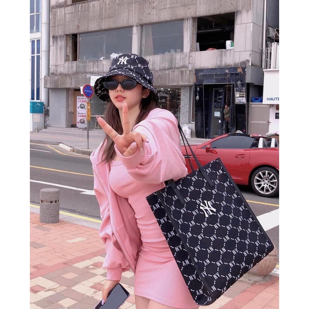 Túi Tote MLB Monogram Diamond Jacquard NY Black 3AORM012N-50BKS
