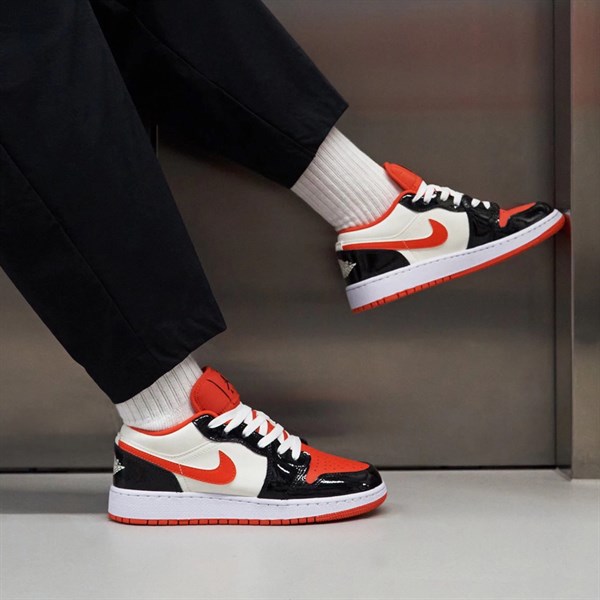 Jordan 1 Low “Halloween” Team Orange DV1335 800