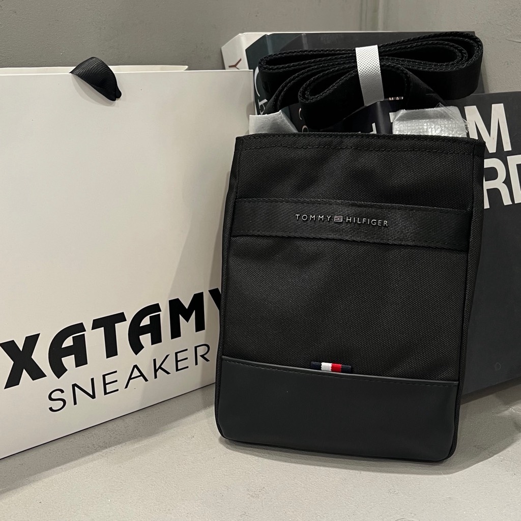 Túi Tommy Hilfiger Nylon Travel Mini Crossover Black AM13473 001
