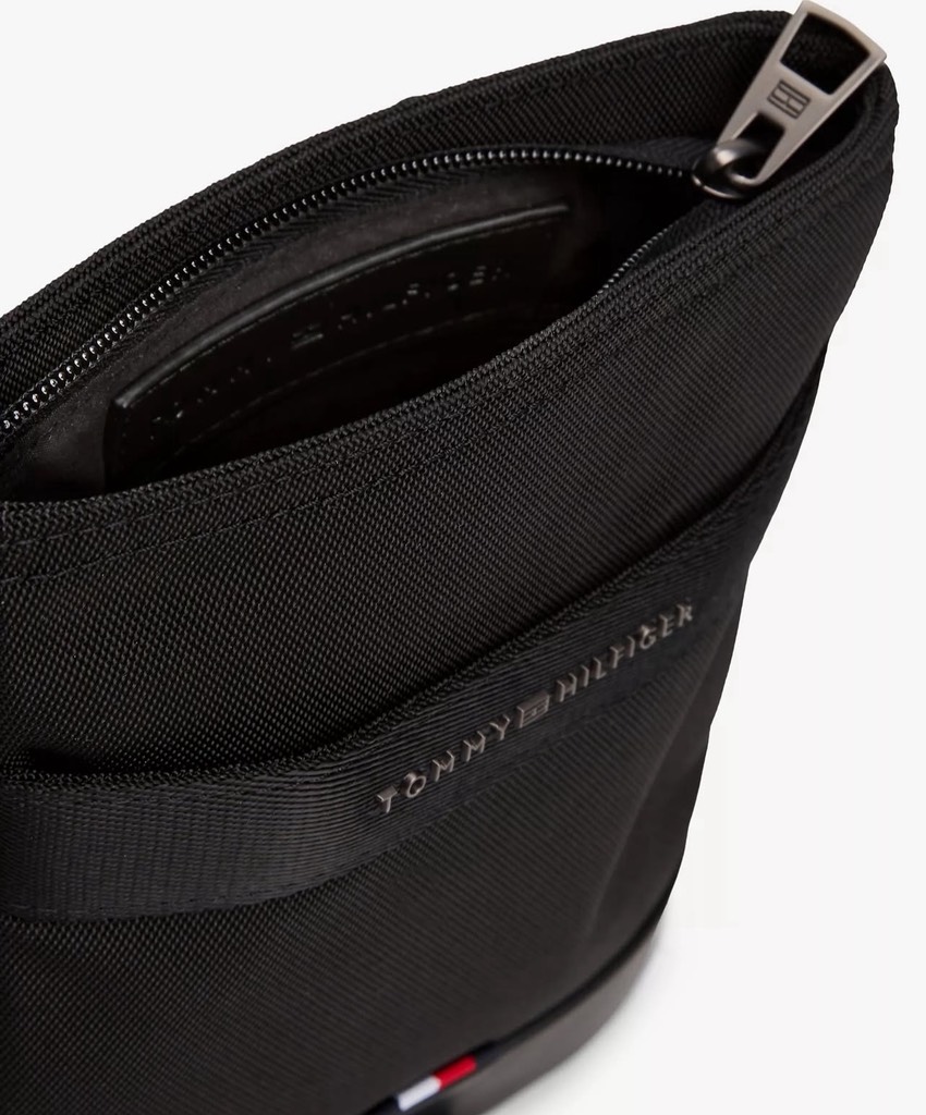 Túi Tommy Hilfiger Nylon Travel Mini Crossover Black AM13473 001