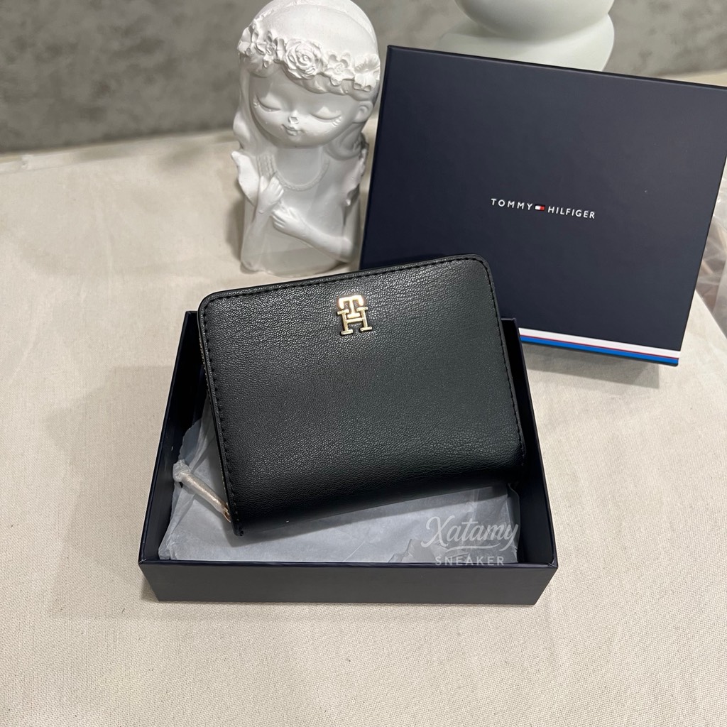 Ví Tommy Hilfiger Women's TH Icon Med ZA Flap Black AW17742 001