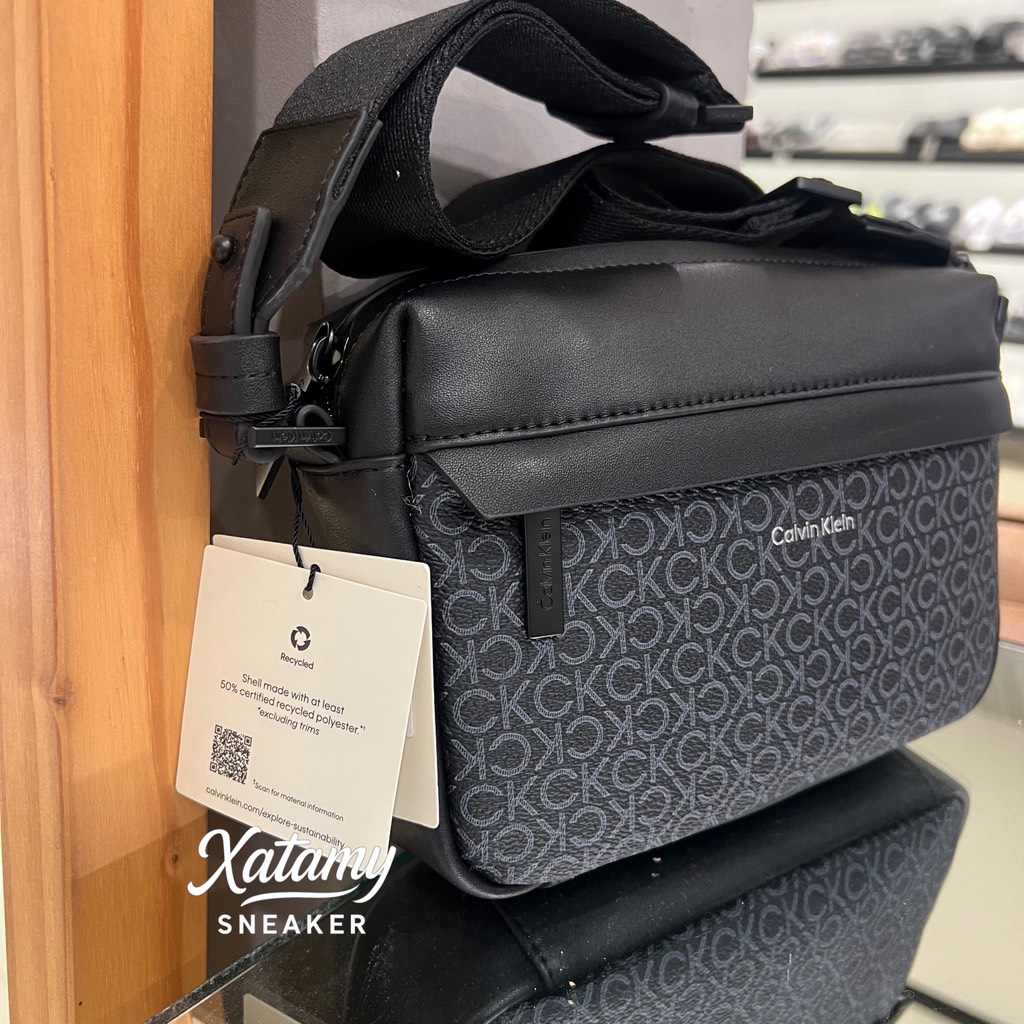 Túi Calvin Klein Logo Crossbody Camera Bag Black 4D3088G 001
