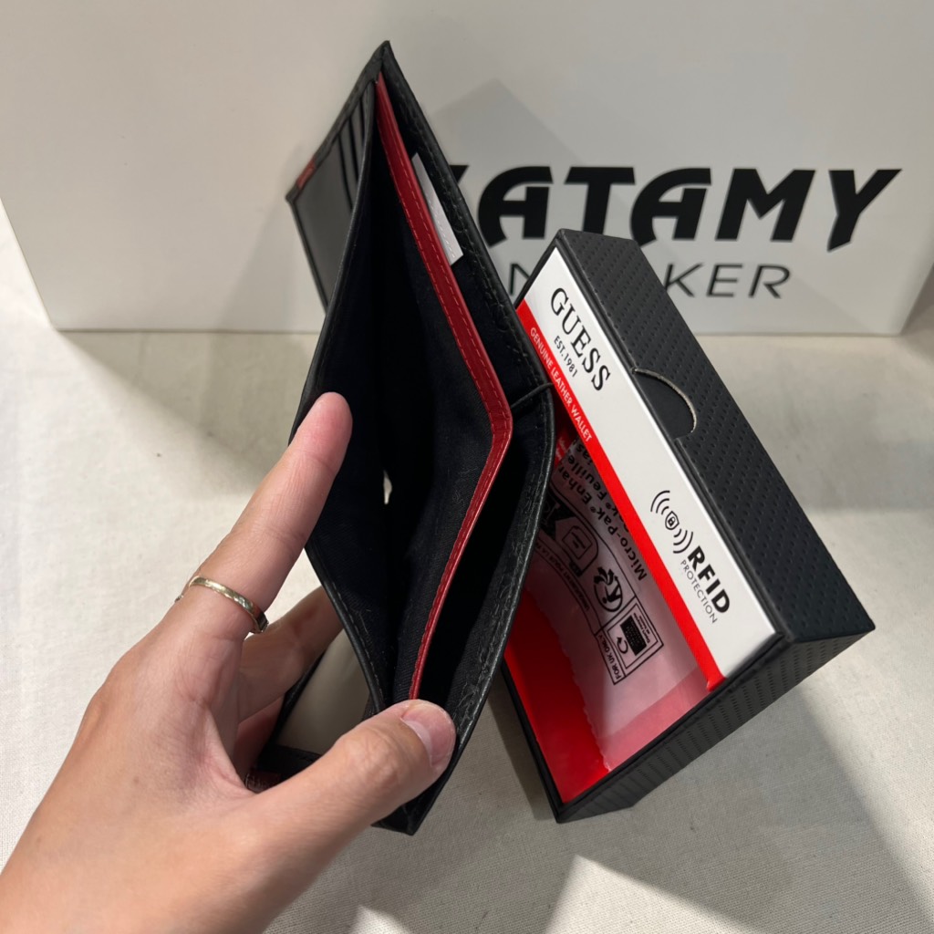 Ví GUESS Men's Leather Bifold With Fashion Details Black Red 31GU13X008 016