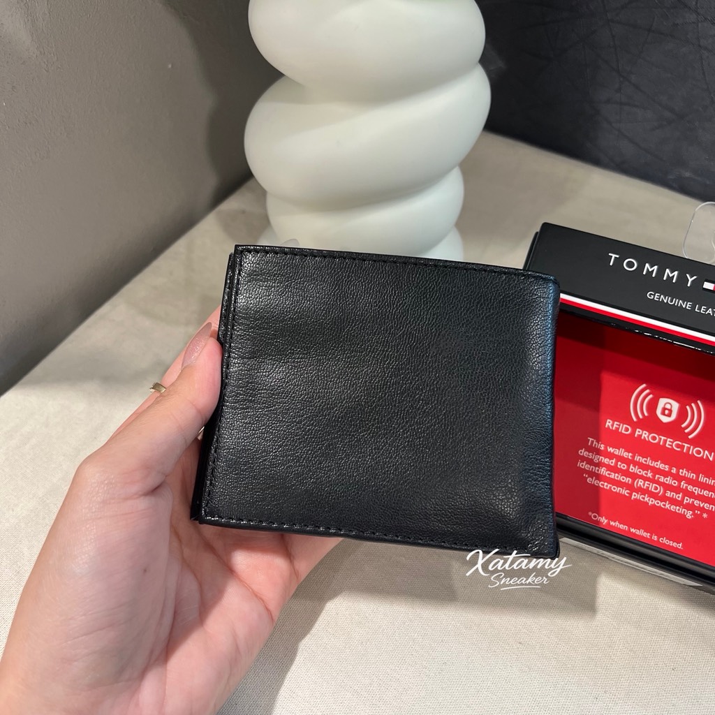 Ví Tommy Hilfiger Men's Pebbled Leather Bifold Wallet Black 31TL220094