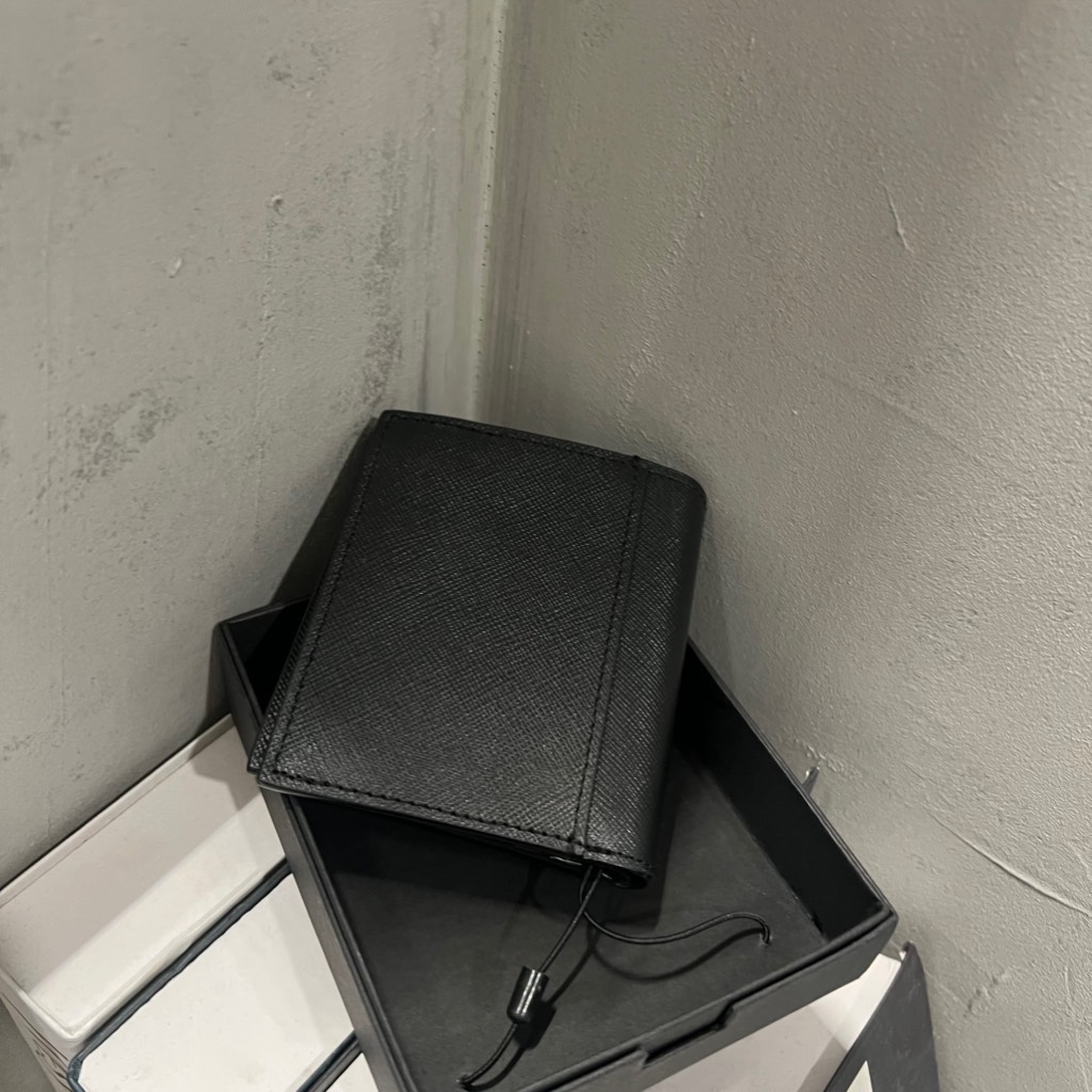 Ví Calvin Klein Refined Saffiano Slim Bifold Wallet Black 4D1058G 001