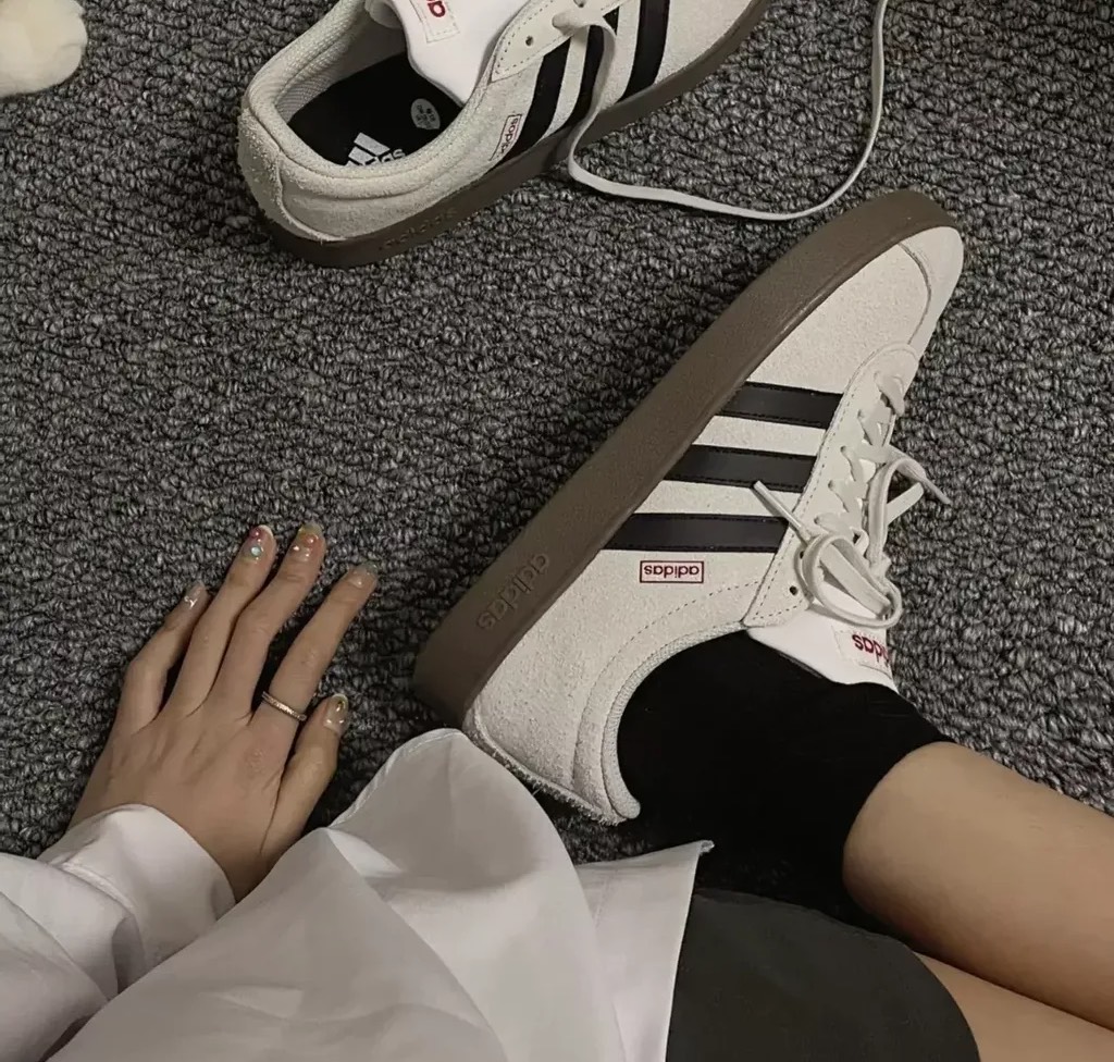 VL COURT 2.0 Grey One HQ1802