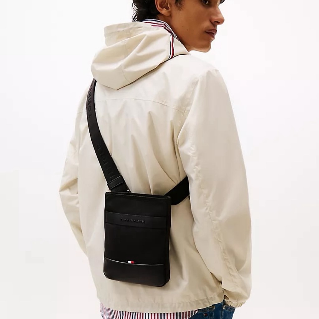 Túi Tommy Hilfiger Nylon Travel Mini Crossover Black AM13473 001