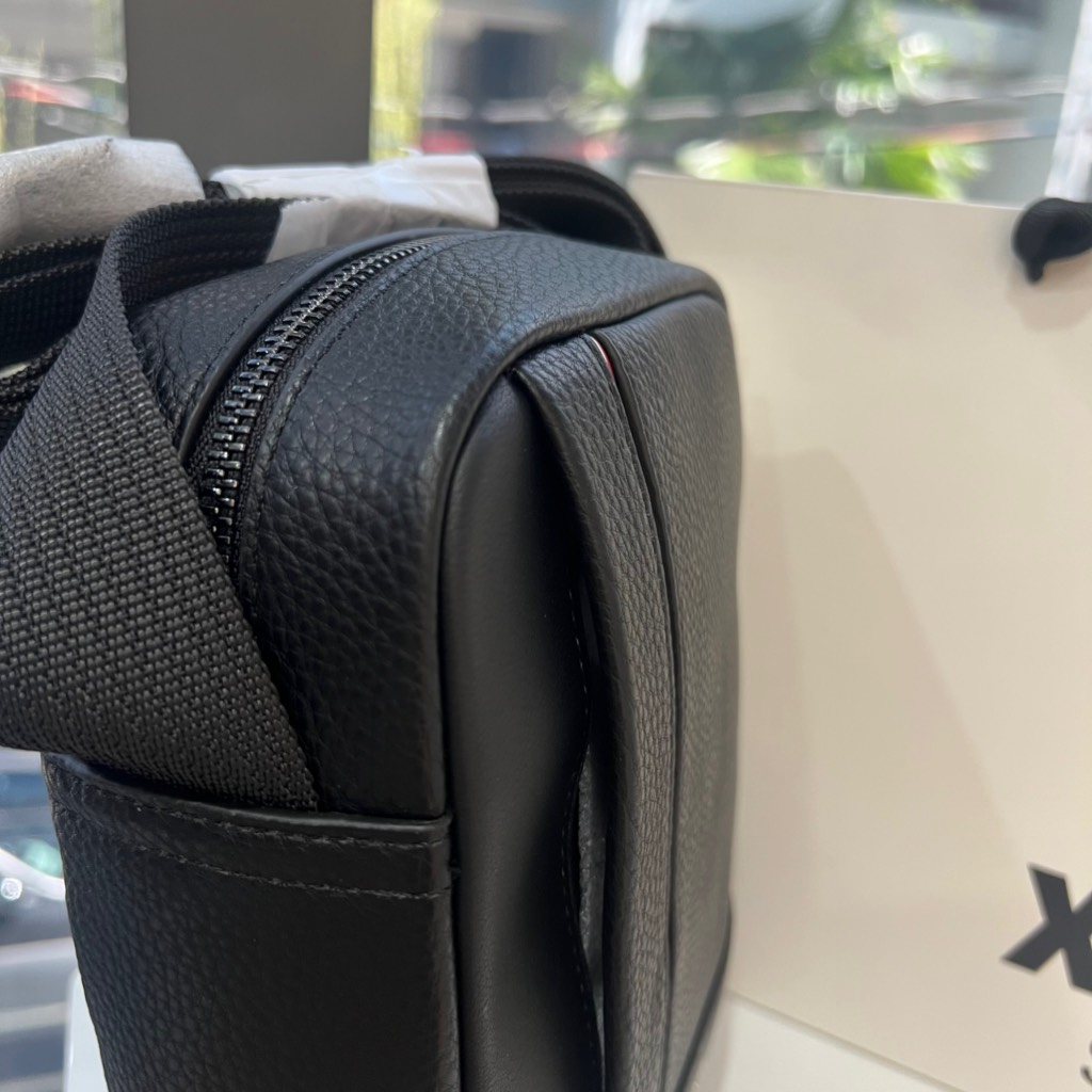 Túi Tommy Hilfiger Central Mini Reporter Bag Black AM13632 001