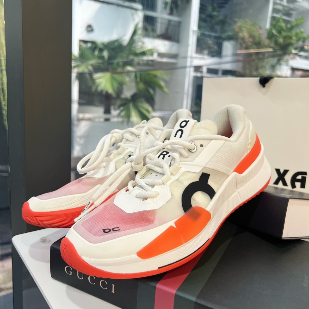 On Roger Pro 2 Clay White Flame (NO BOX) 3WE10330256