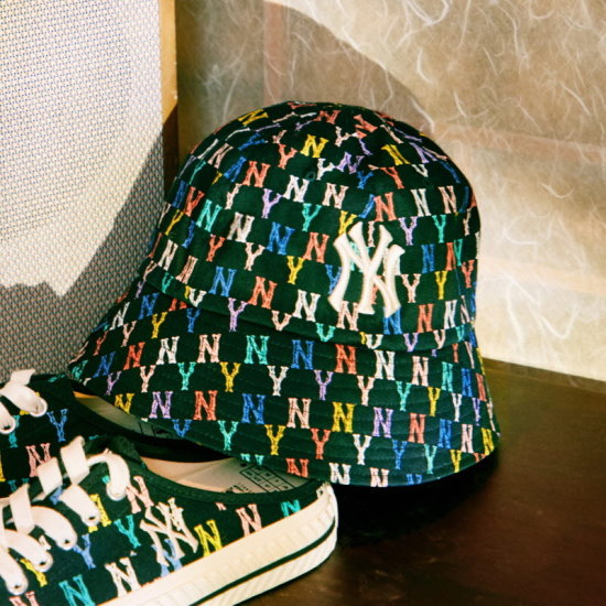 Nón MLB Black Bucket Hat Monogram Rainbow Dome 32CPH4111