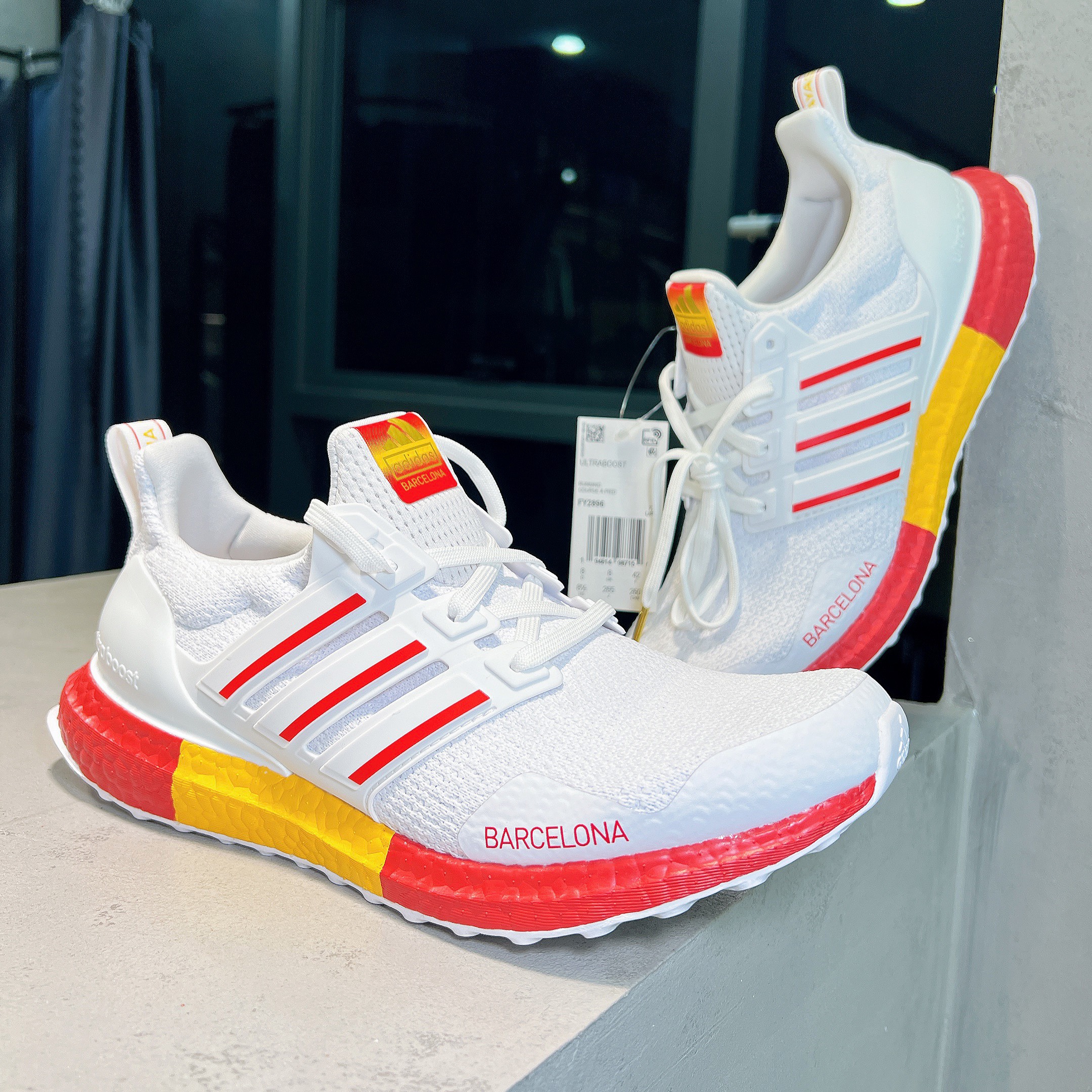 Ultraboost DNA Barcelona FY2896