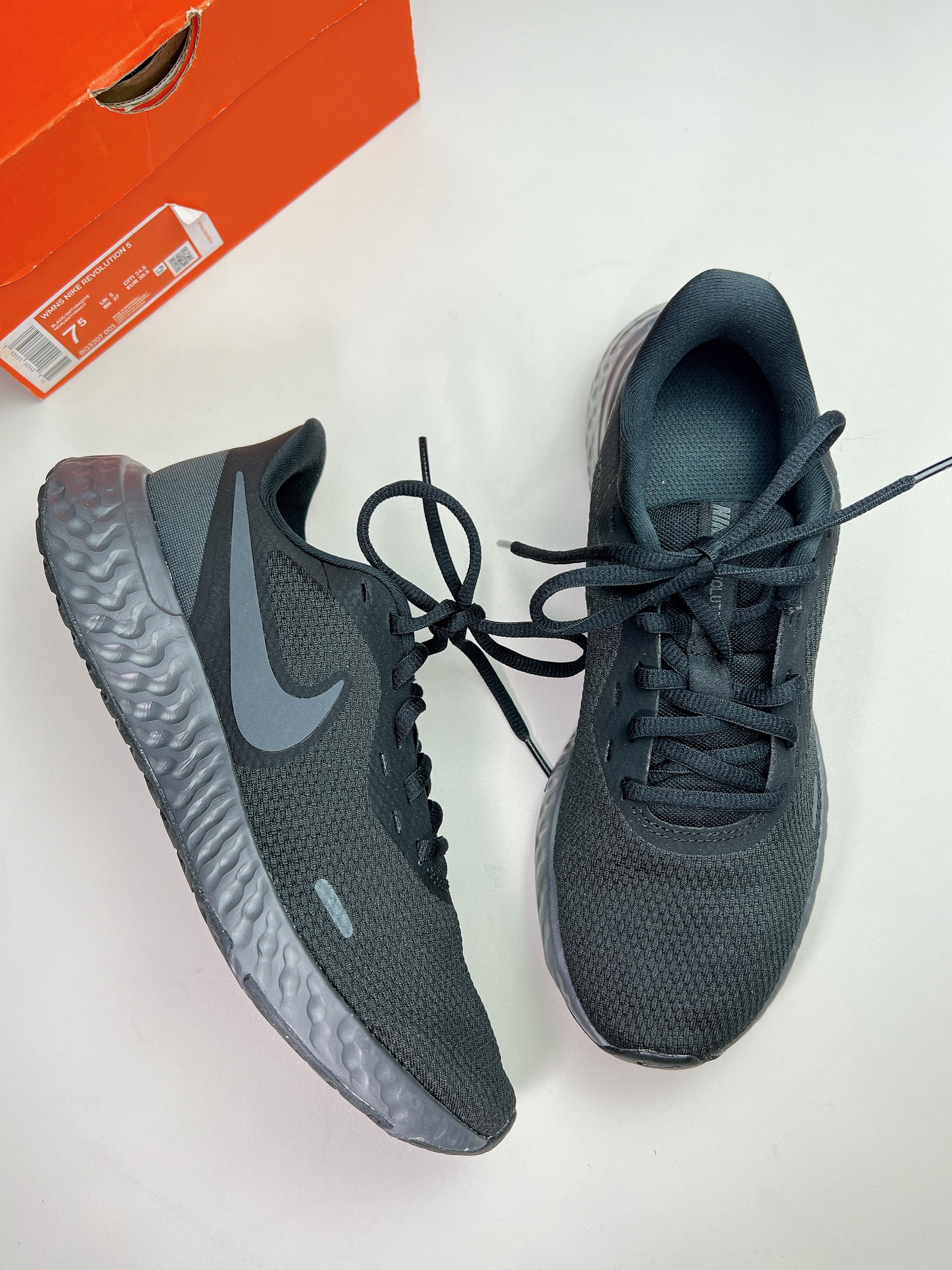 Revolution 5 Black Grey BQ3207 001