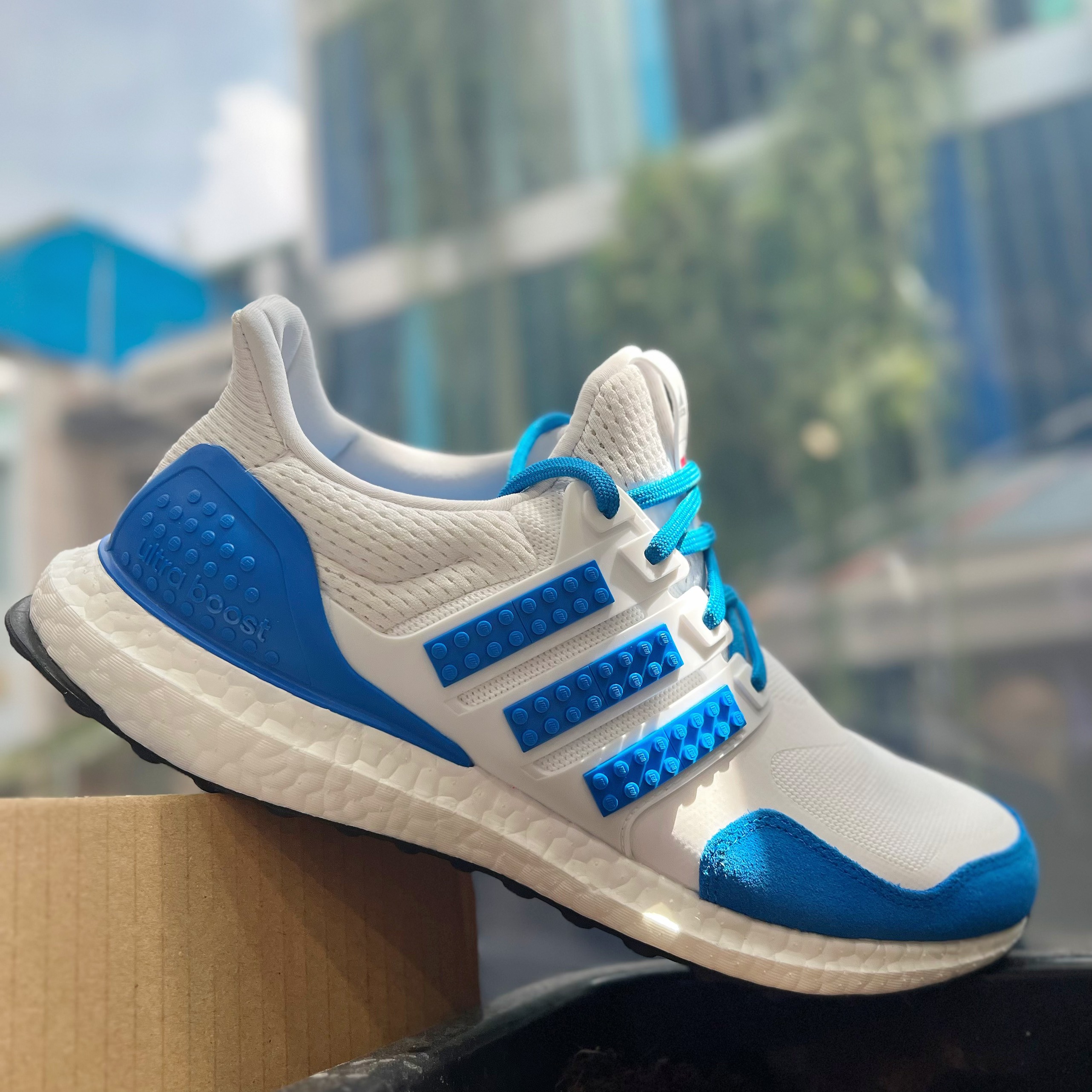 Ultraboost DNA X LEGO Shock Blue H67952