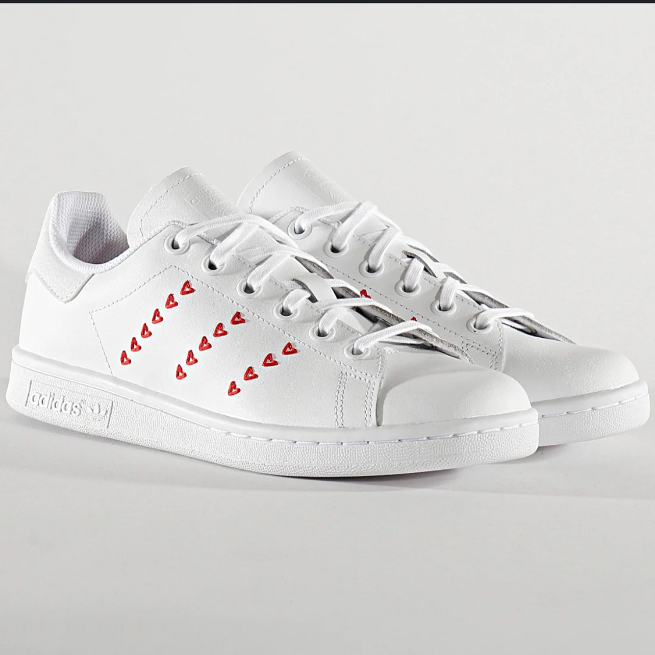 Stan Smith White trái tim red EG6495