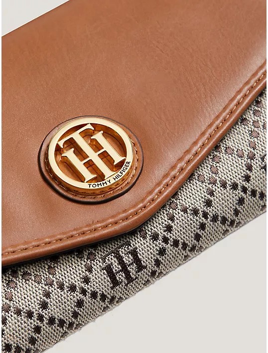 Ví Tommy Hilfiger Logo Flag Wallet Tan Dark Chocolate 69J8710 240