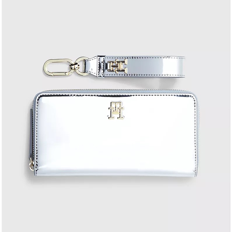 Ví  Tommy Hilfiger Logo Shimmer Wallet Wristlet Metallic Silver AW15658 970