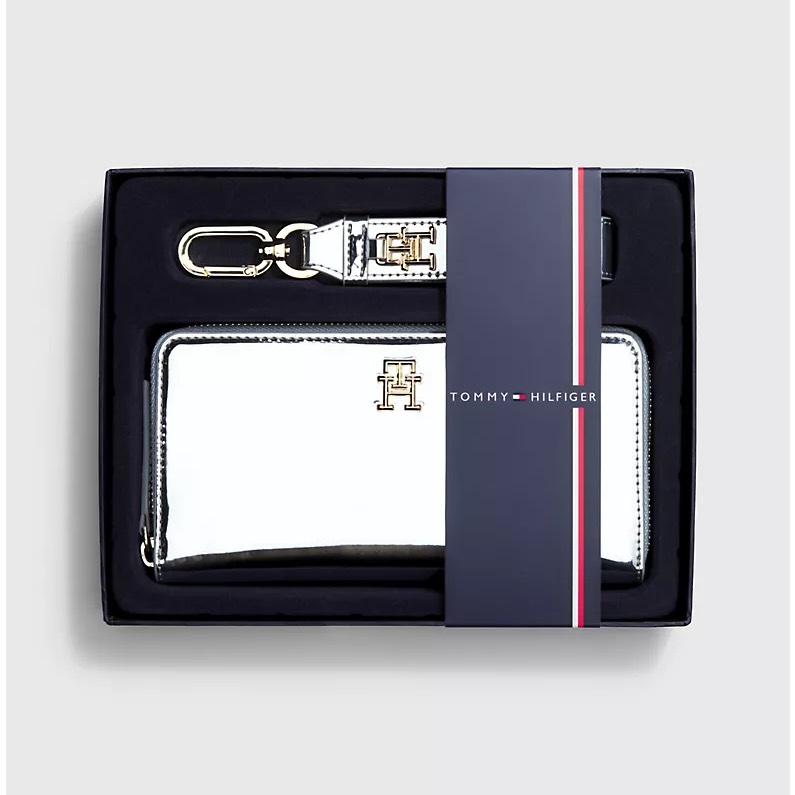 Ví  Tommy Hilfiger Logo Shimmer Wallet Wristlet Metallic Silver AW15658 970