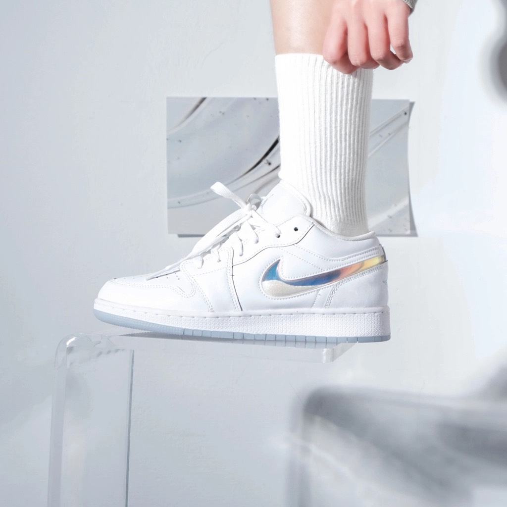 Jordan 1 Low Glitter Swoosh FQ9112 100