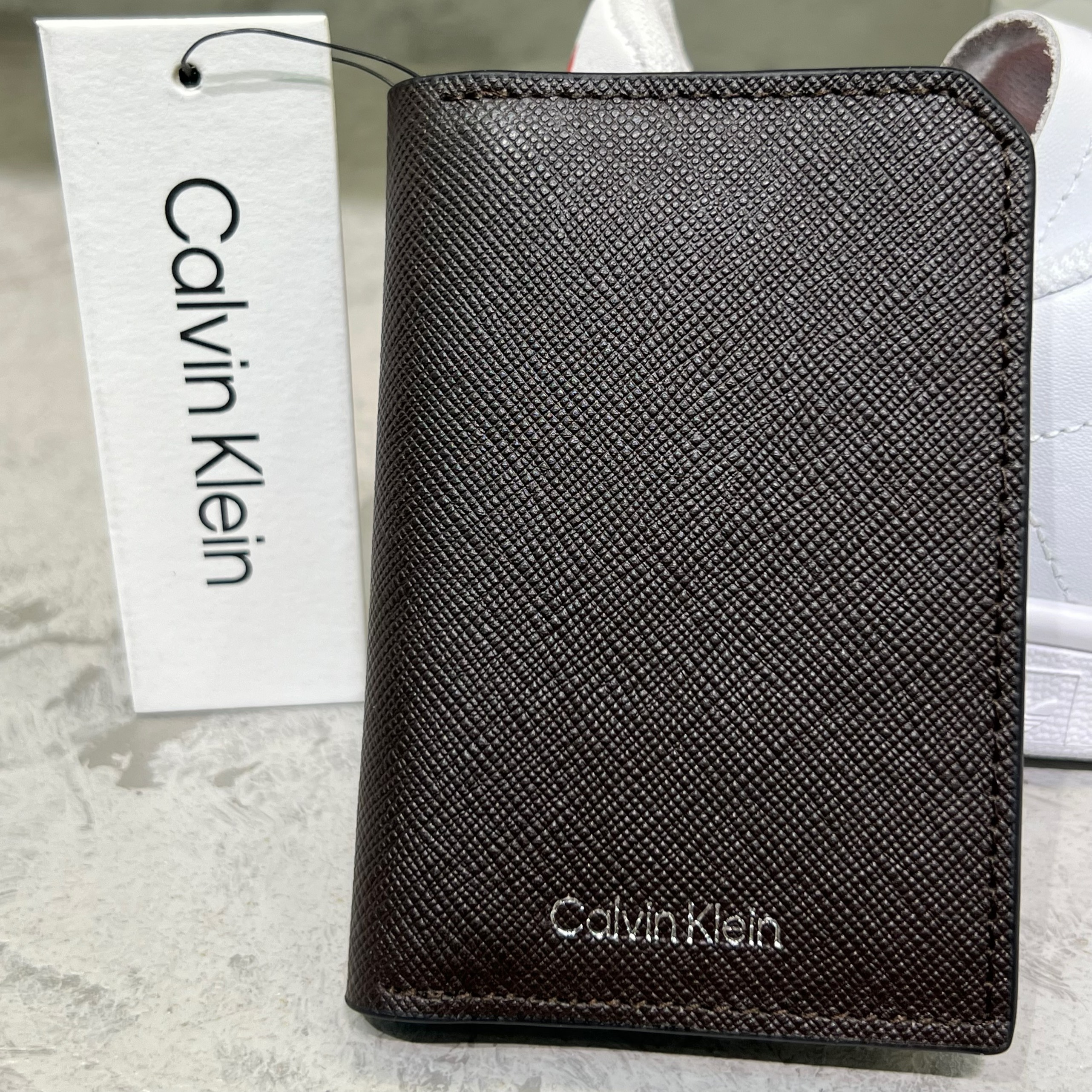 Ví Calvin Klein Refined Saffiano Compact Bifold Wallet Java 4720 0501 203
