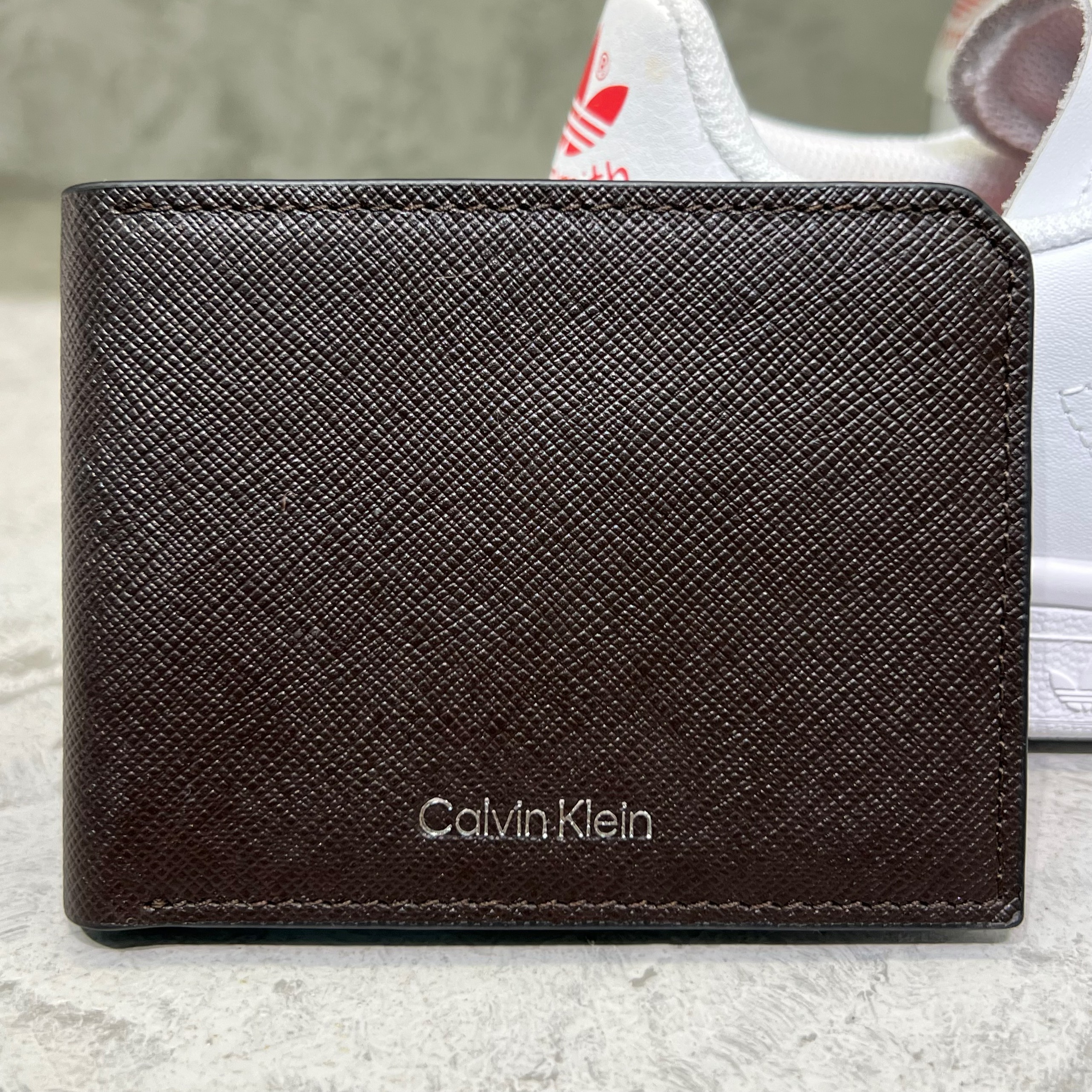 Ví Calvin Klein Saffiano Leather Bifold Wallet 4720 0500 203