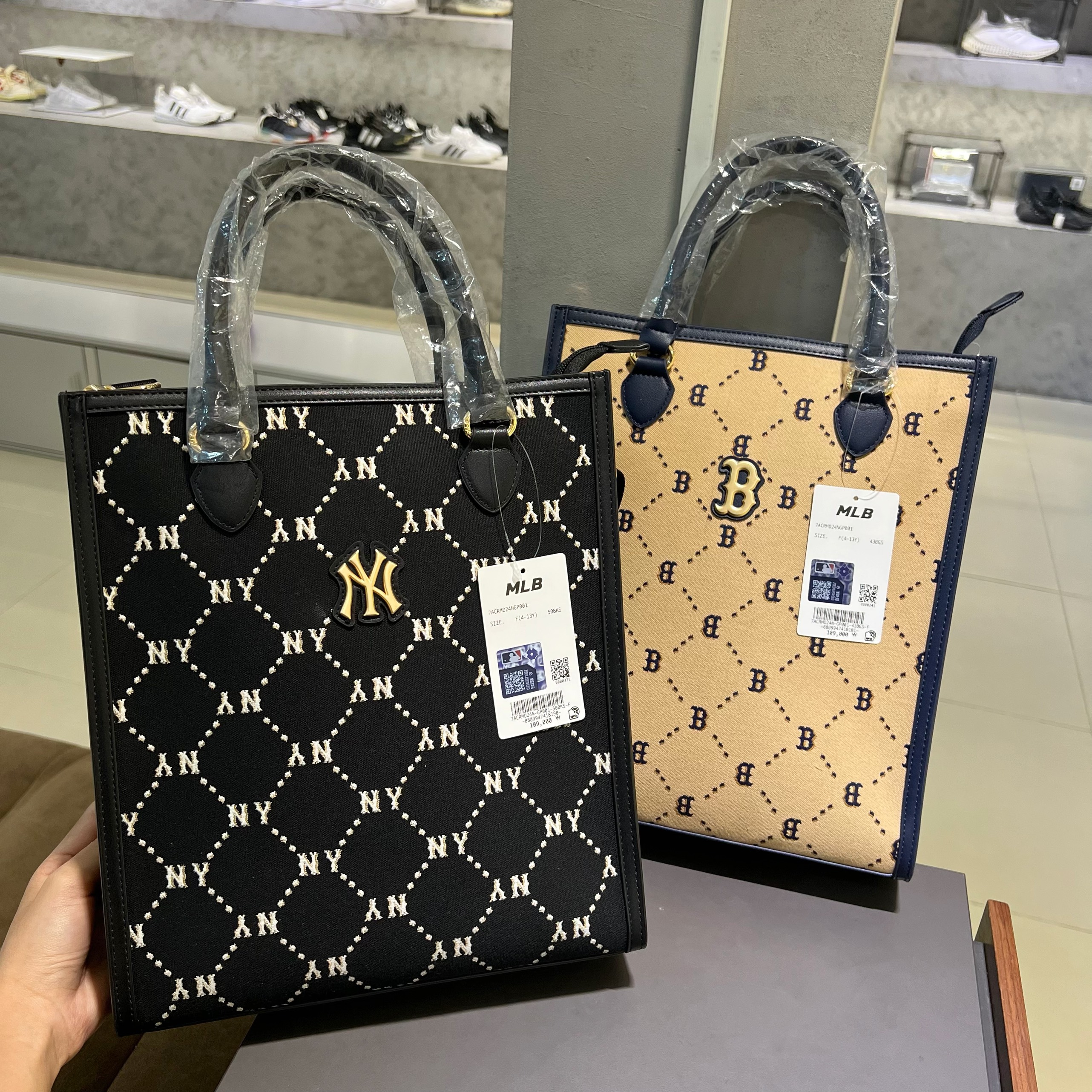 Túi Tote MLB DIA Monogram NY Black 7ACRMD24N 50BKS