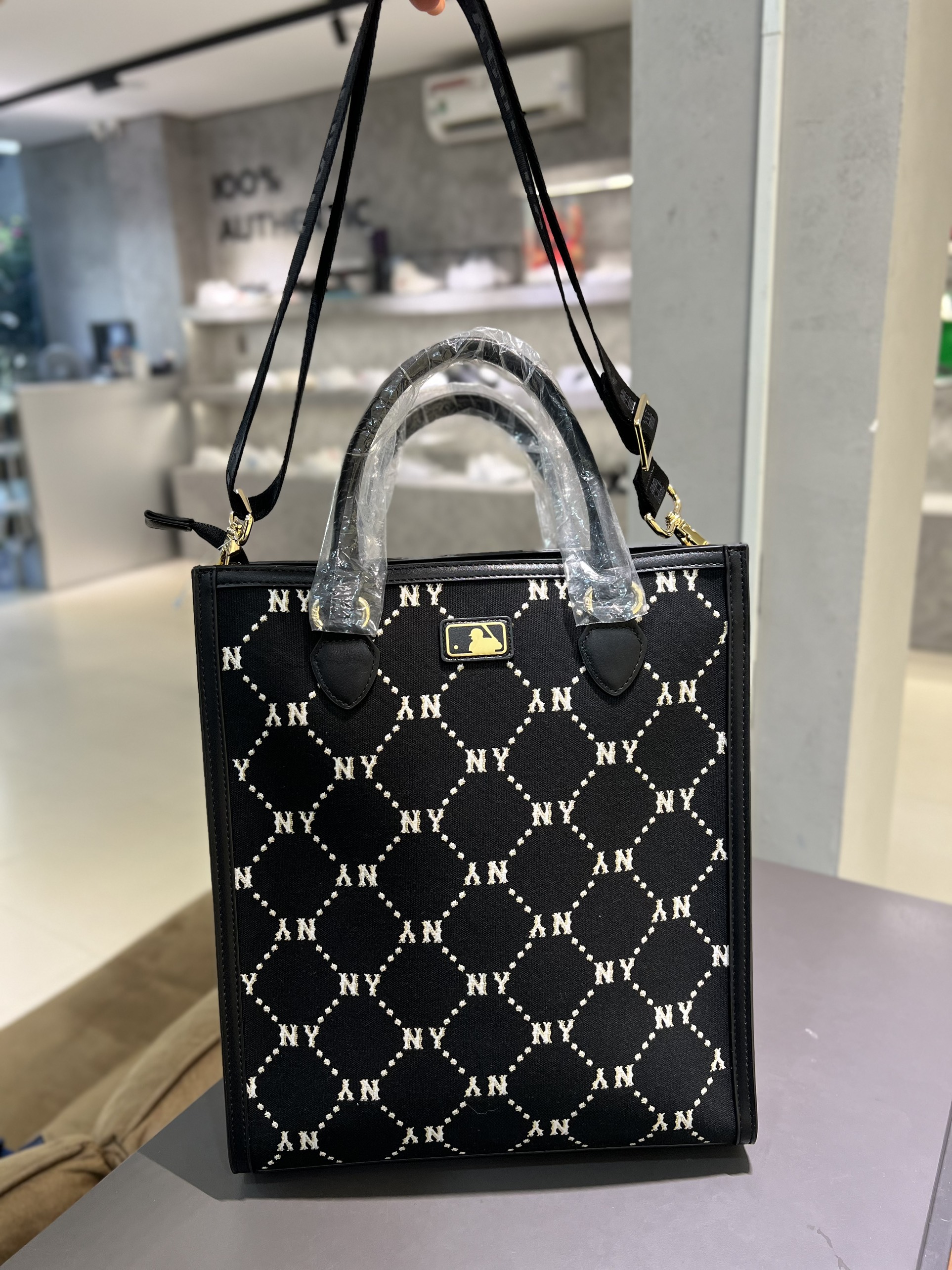 Túi Tote MLB DIA Monogram NY Black 7ACRMD24N 50BKS