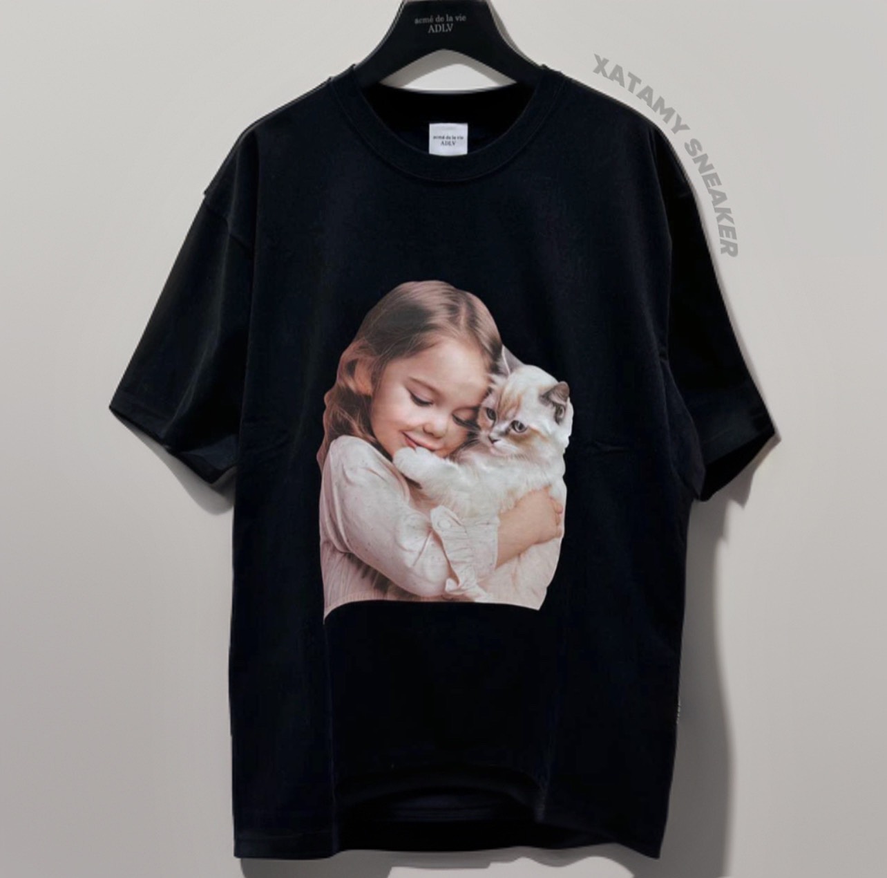 Áo ADLV Cat Hug Girl Black