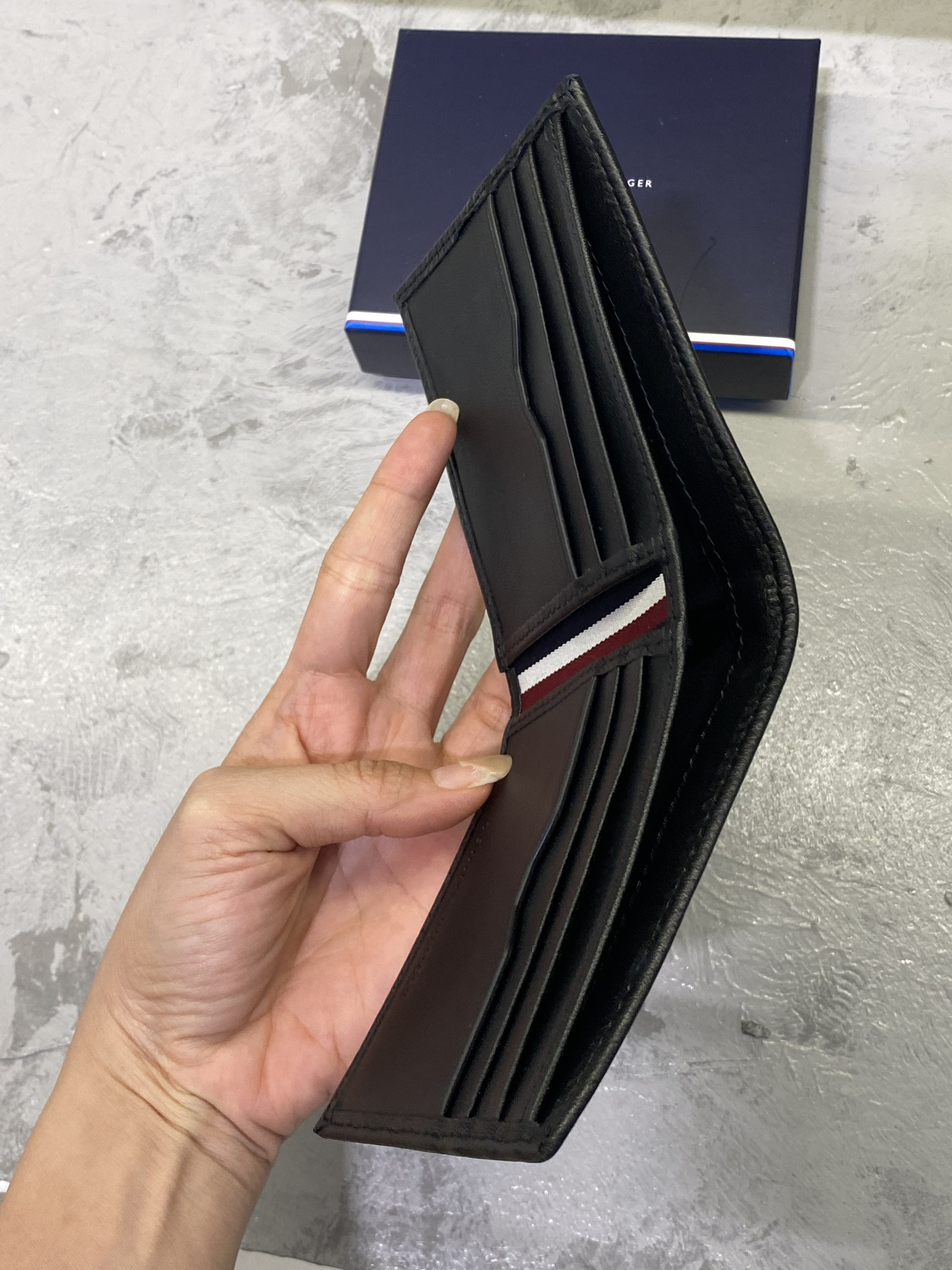 Ví Tommy Hilfiger Logo Mini Card Wallet Black AM11854 001