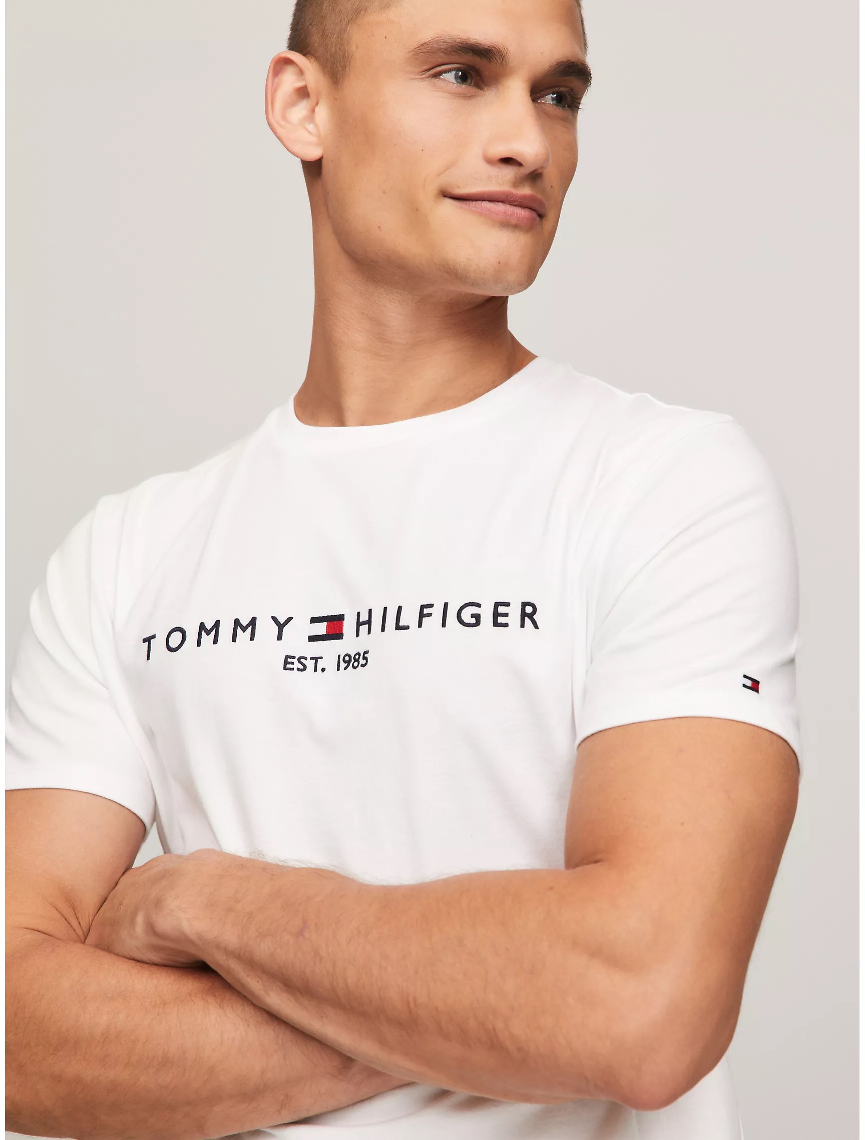 Áo Tommy Hilfiger Embroidered Tommy Logo White 78J6318 540