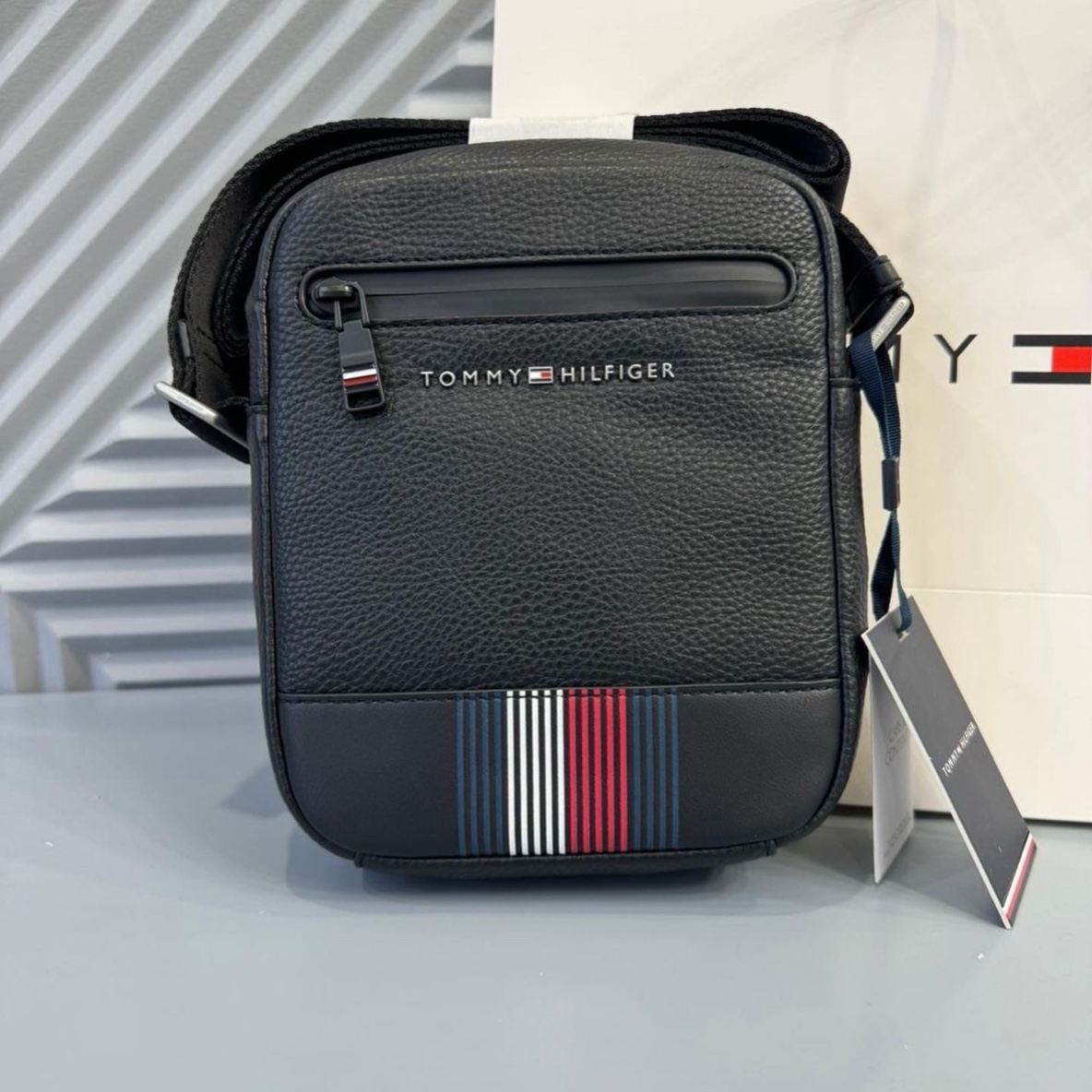 Túi Đeo Chéo Tommy Hilfiger Transit Mini Reporter Bag Black AM12484 001