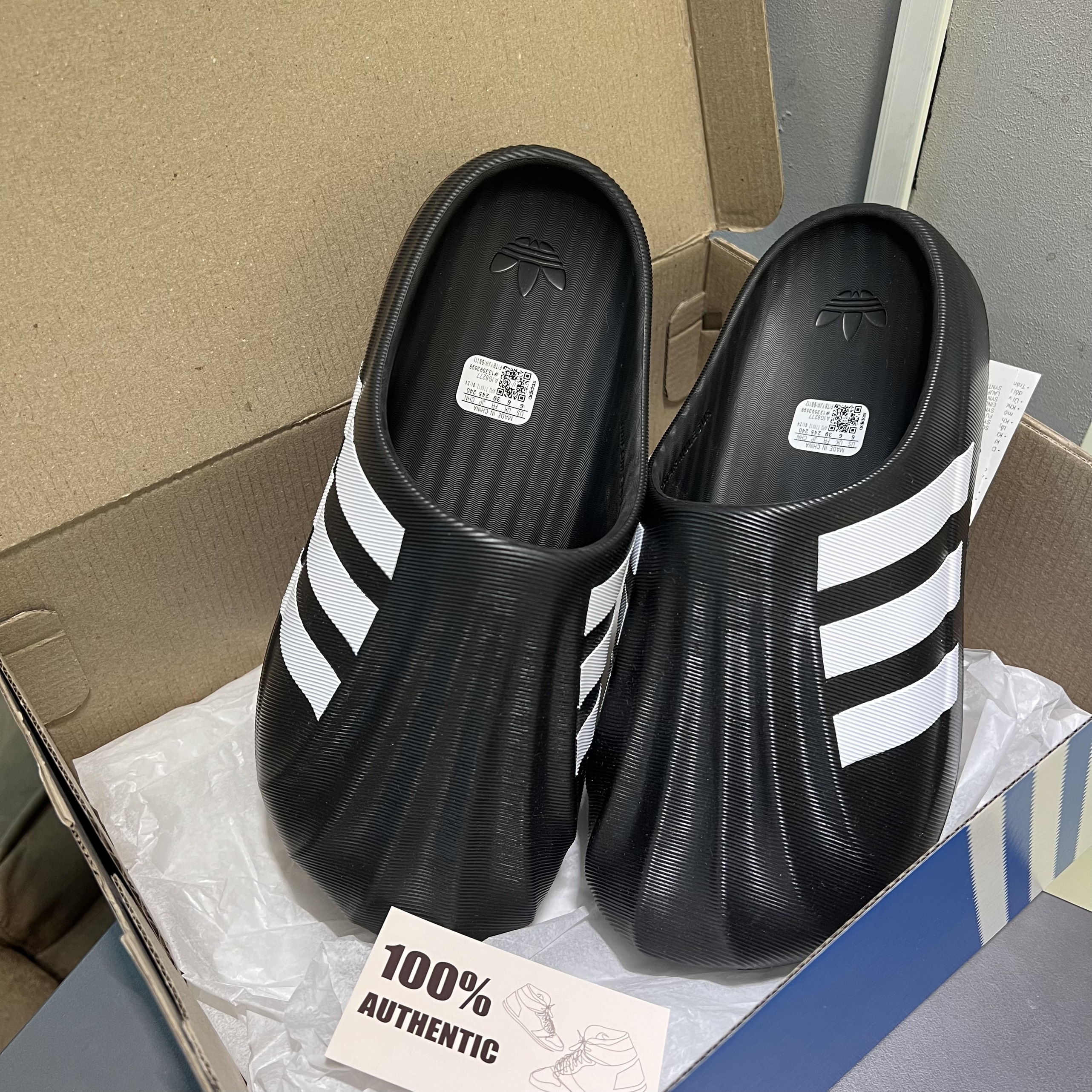adiFOM Superstar Mule Black IG8277