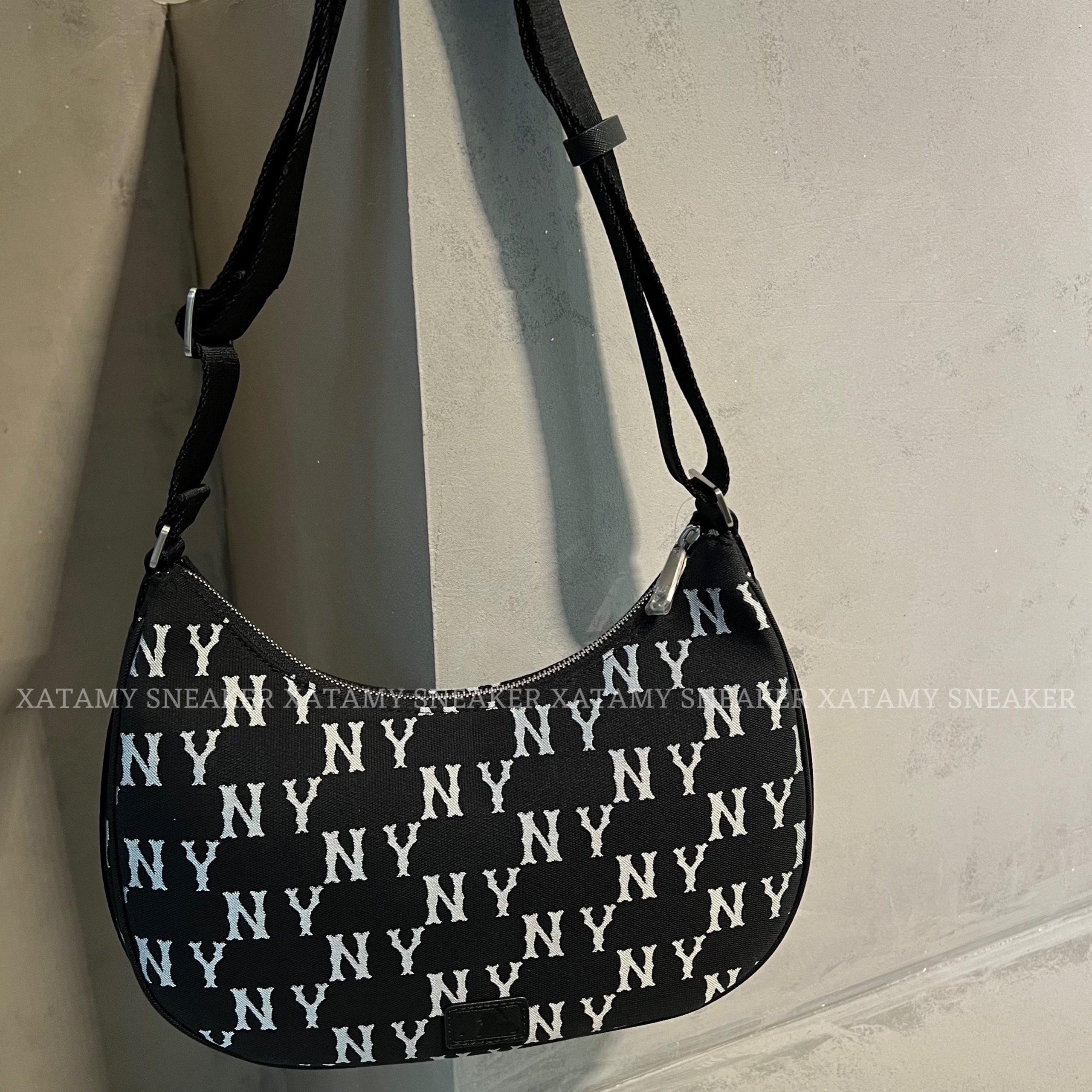 Túi MLB Hobo Monogram Jacquard Large NY Black 3ABQL023N-50BKS