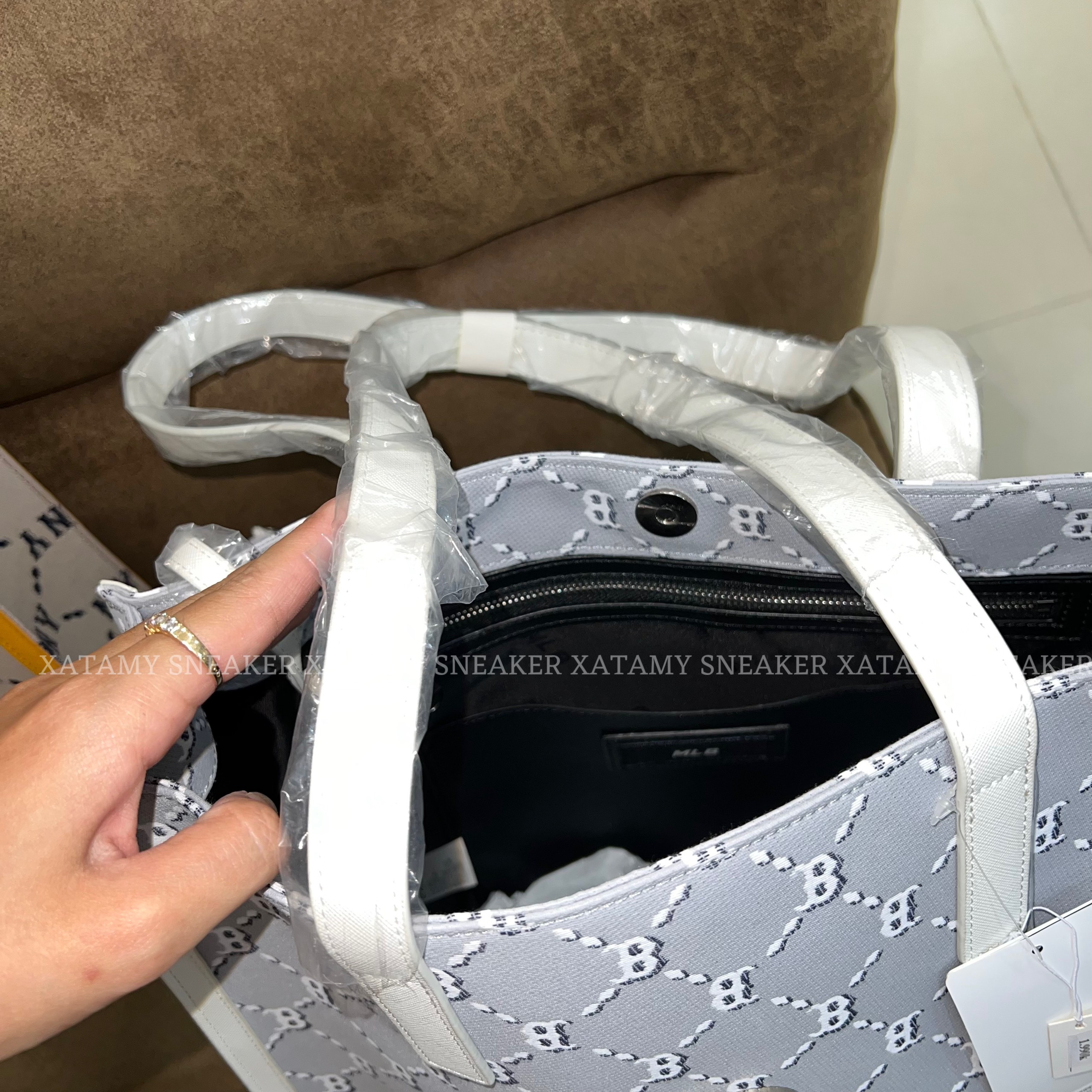 Túi Tote MLB Monogram Diamond Jacquard Boston Red Sox Màu Xám Trắng 3AORM012N-43GRS