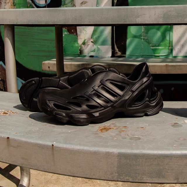 adiFOM SUPERNOVA Black IF3915