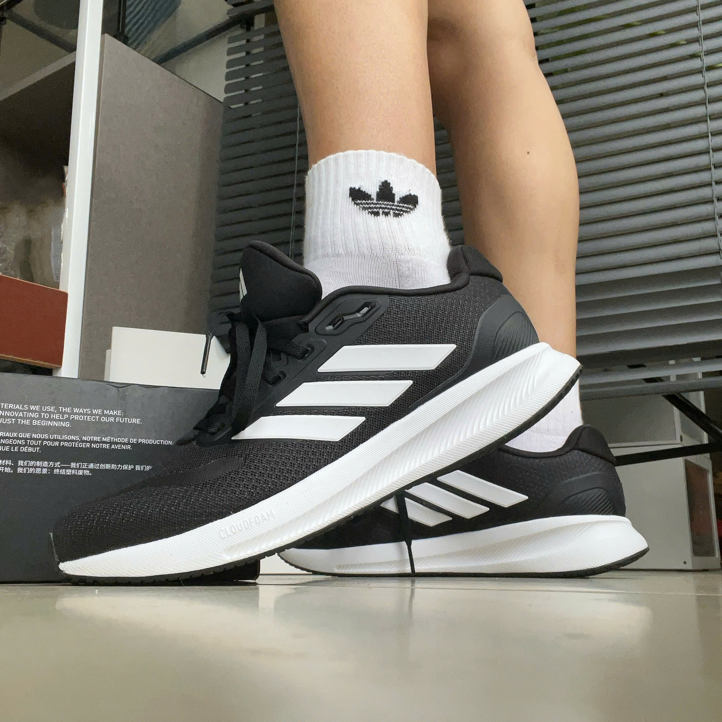 Runfalcon 5 Wide Black White IE0556